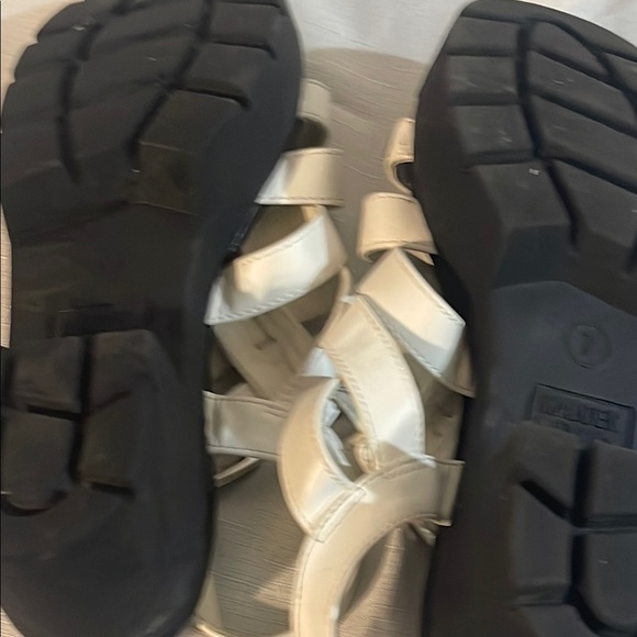 Stylish Black and White Women's Sandals - Picture 7 of 7